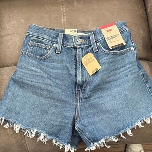 LEVI SZ 25 HIGH WAISTED MOM SHORTS